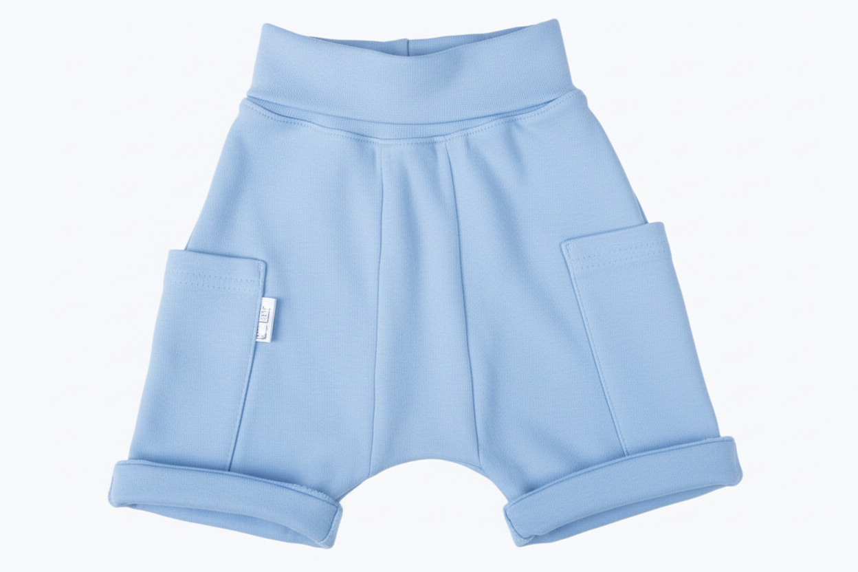 Light blue cropped shorts with a pocket 
