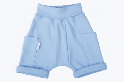 Light blue cropped shorts with a pocket 